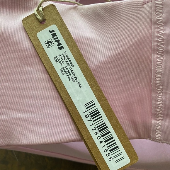 Skims Wireless Strapless Baby Pink bra - Picture 6 of 15